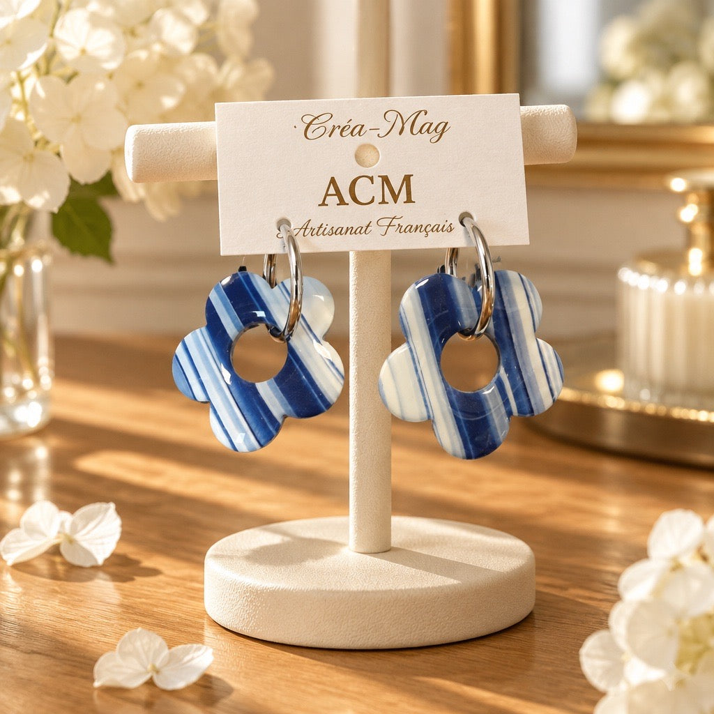 Boucles d’oreilles fleurs rayées bleu et blanc